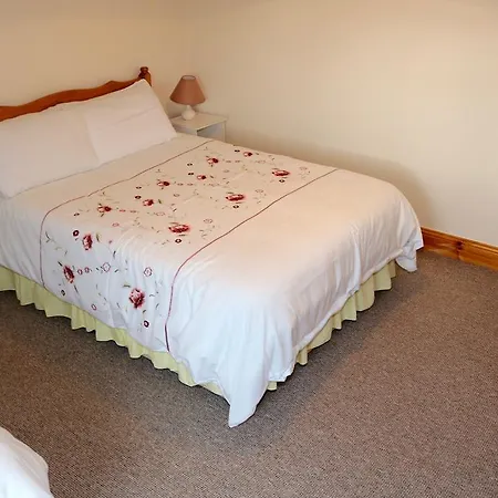 B&B Lakemount House
